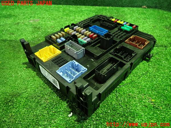 1UPJ-28436741]プジョー・RIFTER(リフター)(K9PYH01)ヒューズボックス1 中古_m0001.jpg