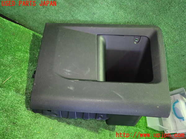 1UPJ-28437841]プジョー・RIFTER(リフター)(K9PYH01)小物入れ1 中古_m0001.jpg