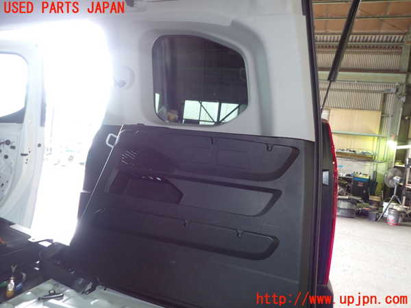 1UPJ-28437675]プジョー・RIFTER(リフター)(K9PYH01)右リアピラートリム 中古_m0001.jpg