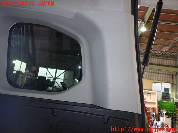1UPJ-28437675]プジョー・RIFTER(リフター)(K9PYH01)右リアピラートリム 中古_m0002.jpg