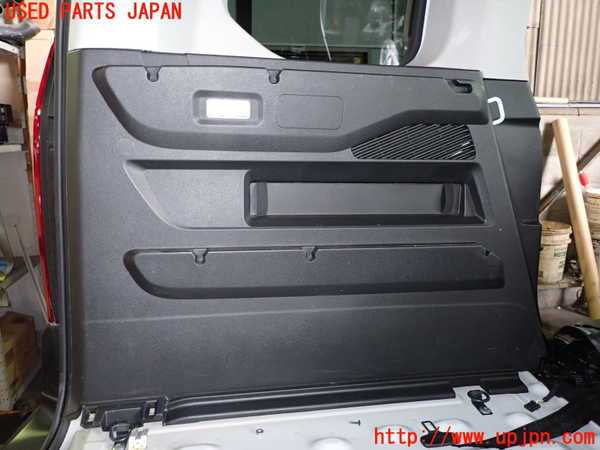 1UPJ-28437680]プジョー・RIFTER(リフター)(K9PYH01)左リアピラートリム 中古_m0003.jpg