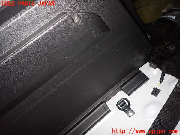 1UPJ-28437680]プジョー・RIFTER(リフター)(K9PYH01)左リアピラートリム 中古_m0005.jpg