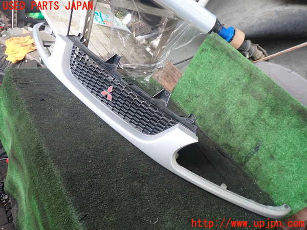 1UPJ-28441050]デリカ スペースギア(PD6W)ラジエターグリル 中古_m0001.jpg