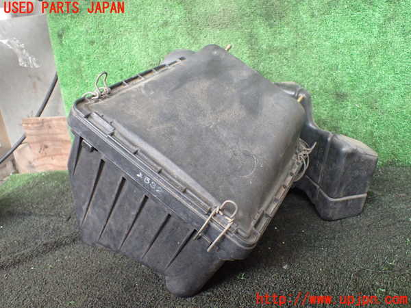 5UPJ-28442560]デリカ スペースギア(PD6W)エアクリーナーボックス 中古_m0002.jpg