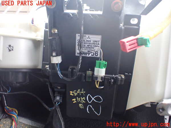 1UPJ-28446081]デリカ スペースギア(PD6W)エバポレーター1 (フロント) 中古_m0001.jpg