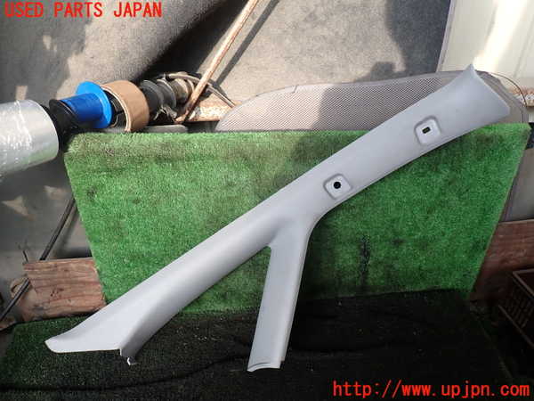 1UPJ-28447655]デリカ スペースギア(PD6W)右フロントピラートリム 中古_m0001.jpg
