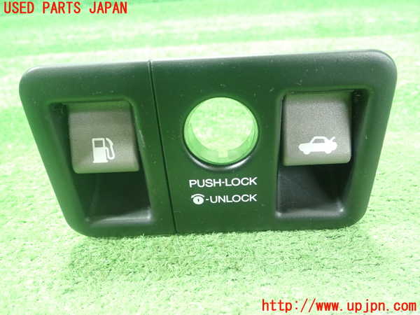 1UPJ-28456307]セルシオ(UCF31)スイッチ2 (フューエル・トランク) 中古_m0001.jpg