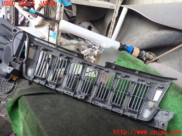 1UPJ-28461050]ジープ・グランドチェロキー(WK36)ラジエターグリル 中古_m0004.jpg