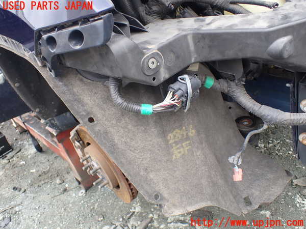 1UPJ-28461090]ジープ・グランドチェロキー(WK36)右前フェンダーライナー 中古_m0001.jpg