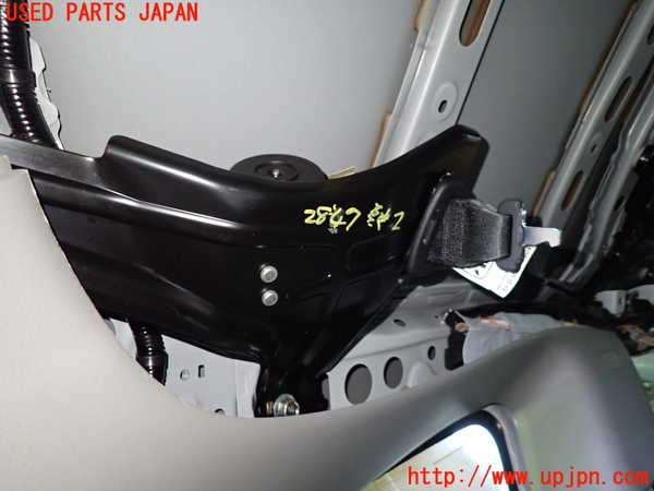 5UPJ-28477135]CR-V ハイブリッド(e：HEV)(RT6)真中2列目シートベルト 中古_m0001.jpg