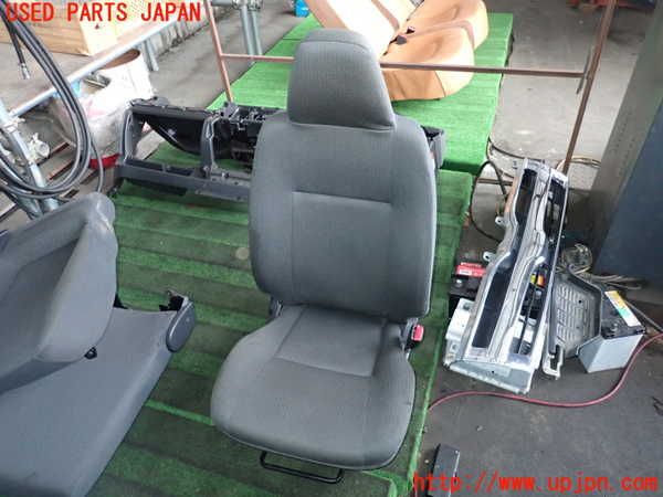 2UPJ-28497035]レジアスエース(ハイエース200系)(KDH206V)運転席シート 中古_m0001.jpg