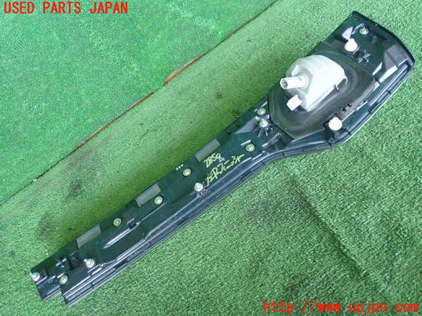 5UPJ-28501552]ヴェゼル ハイブリッド(e：HEV)(RV5)左リアフィニッシャー 中古_m0002.jpg