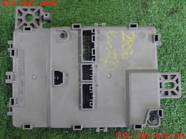 2UPJ-28506741]ヴェゼル ハイブリッド(e：HEV)(RV5)ヒューズボックス1 中古_m0004.jpg