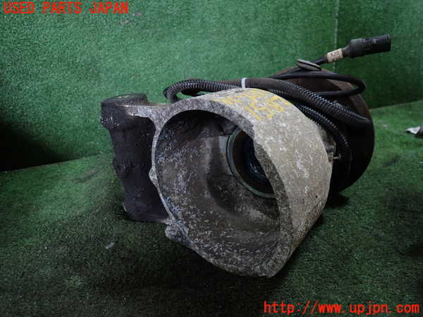 1UPJ-28514300]ジャガー・XJS(JNJCX)右リアナックルハブ 中古_m0002.jpg