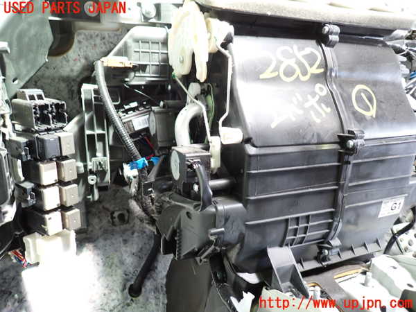 5UPJ-28526081]レヴォーグ(VMG) 後期 エバポレーター1 中古_m0003.jpg