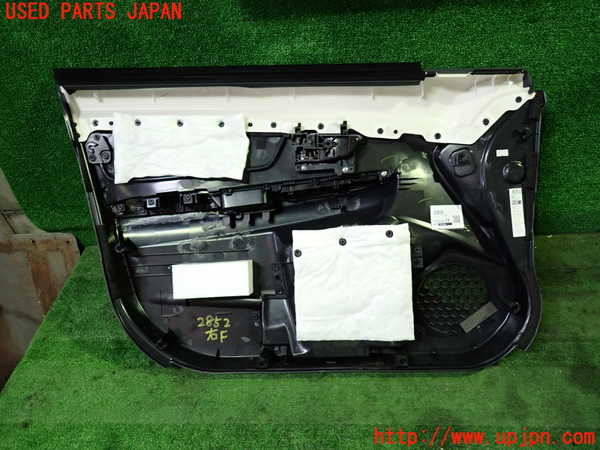 1UPJ-28521234]レヴォーグ(VMG) 後期 右前ドア内張り 中古_m0004.jpg