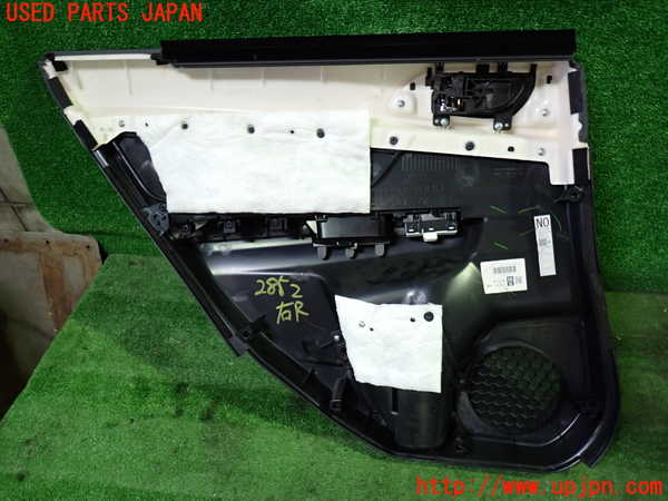 1UPJ-28521294]レヴォーグ(VMG) 後期 右後ドア内張り 中古_m0004.jpg