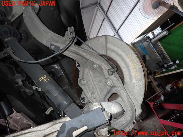 2UPJ-28534295]ジャガー・XF(JB2NA)左フロントナックルハブ 中古_m0001.jpg