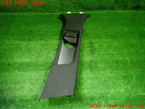 1UPJ-28557665]ベンツ E300 ステーションワゴン(212255C)S212右センターピラートリム 中古_m0001.jpg