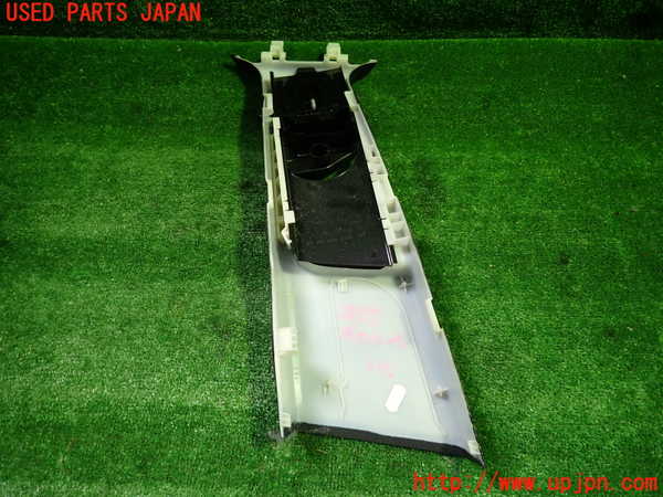 1UPJ-28557665]ベンツ E300 ステーションワゴン(212255C)S212右センターピラートリム 中古_m0002.jpg