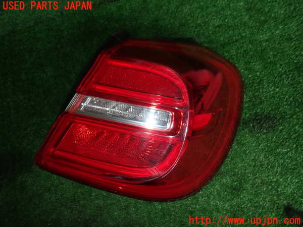 2UPJ-28561530]ベンツ GLA250 4MATIC(156946)右テールランプ 中古_m0001.jpg