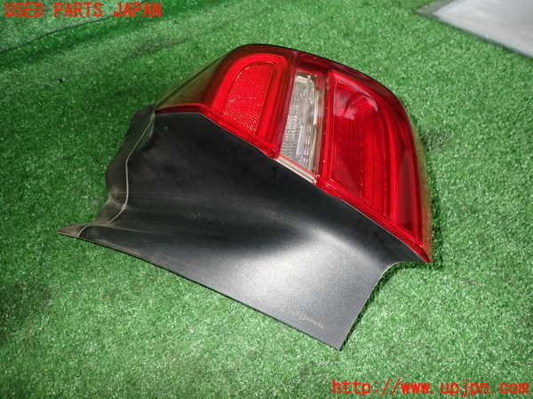 2UPJ-28561530]ベンツ GLA250 4MATIC(156946)右テールランプ 中古_m0002.jpg