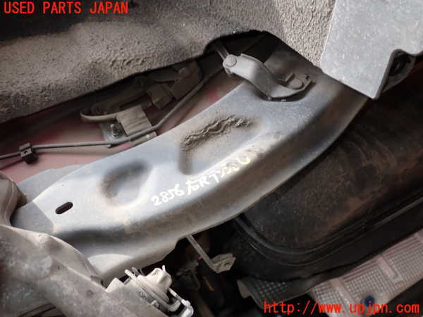 2UPJ-28565325]ベンツ GLA250 4MATIC(156946)右リアテンションロッド 中古_m0001.jpg