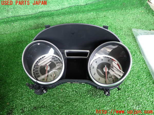 2UPJ-28566170]ベンツ GLA250 4MATIC(156946)スピードメーター 中古_m0001.jpg