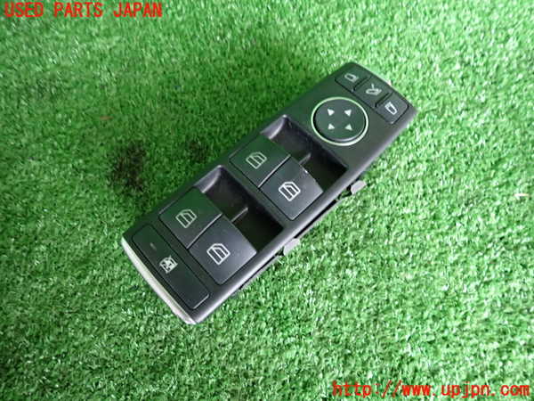 2UPJ-28566240]ベンツ GLA250 4MATIC(156946)右前パワーウィンドウスイッチ 中古_m0001.jpg
