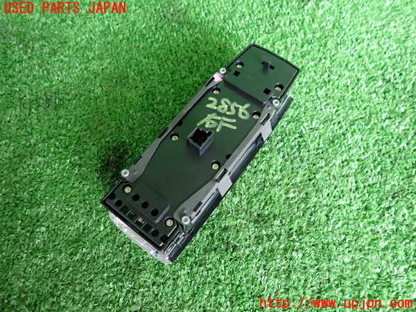 2UPJ-28566240]ベンツ GLA250 4MATIC(156946)右前パワーウィンドウスイッチ 中古_m0003.jpg