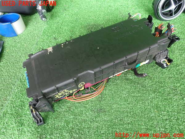 2UPJ-28566742]ベンツ GLA250 4MATIC(156946)ヒューズボックス2 中古_m0001.jpg