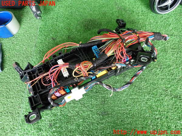 2UPJ-28566742]ベンツ GLA250 4MATIC(156946)ヒューズボックス2 中古_m0002.jpg