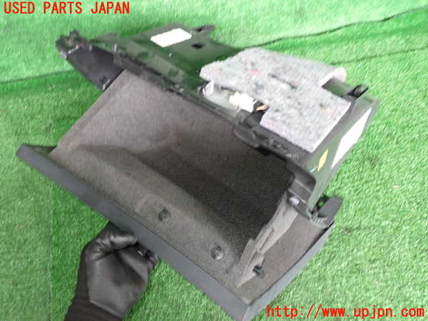 2UPJ-28567516]ベンツ GLA250 4MATIC(156946)グローブボックス1 中古_m0002.jpg