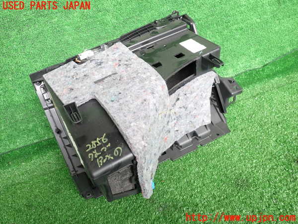 2UPJ-28567516]ベンツ GLA250 4MATIC(156946)グローブボックス1 中古_m0003.jpg