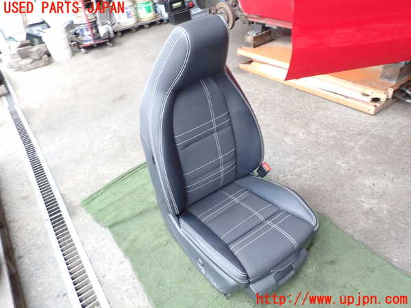 2UPJ-28567035]ベンツ GLA250 4MATIC(156946)運転席シート 中古_m0001.jpg