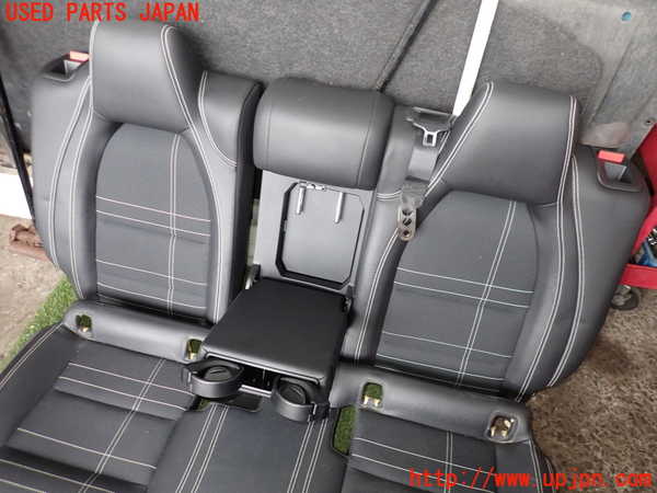 2UPJ-28567385]ベンツ GLA250 4MATIC(156946)リアシート 中古_m0002.jpg