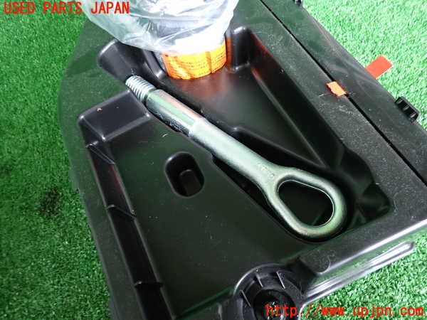 2UPJ-28567805]ベンツ GLA250 4MATIC(156946)車載工具 中古_m0002.jpg