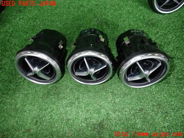 2UPJ-28567526]ベンツ GLA250 4MATIC(156946)エアコン吹き出し口1 (真中) 中古_m0001.jpg