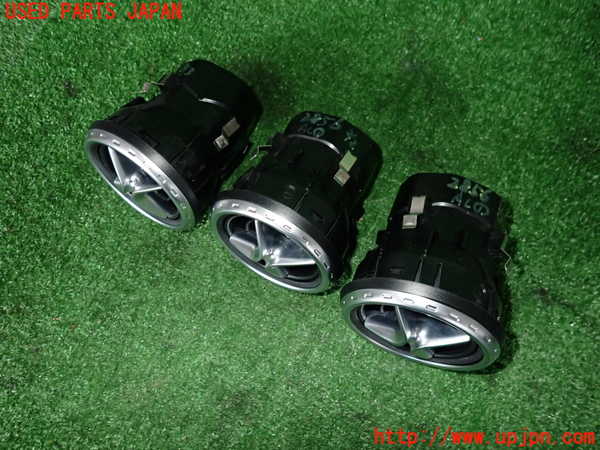 2UPJ-28567526]ベンツ GLA250 4MATIC(156946)エアコン吹き出し口1 (真中) 中古_m0002.jpg