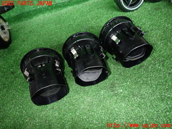 2UPJ-28567526]ベンツ GLA250 4MATIC(156946)エアコン吹き出し口1 (真中) 中古_m0003.jpg