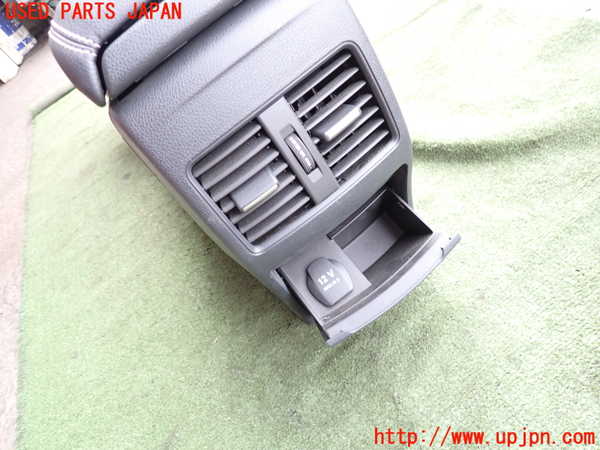 2UPJ-28567540]ベンツ GLA250 4MATIC(156946)センターコンソール 中古_m0004.jpg
