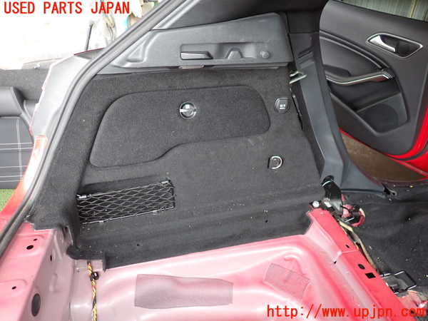 2UPJ-28567680]ベンツ GLA250 4MATIC(156946)左リアピラートリム 中古_m0003.jpg