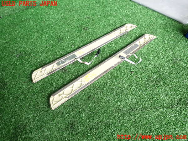 2UPJ-28567740]ベンツ GLA250 4MATIC(156946)スカッフプレート 中古_m0002.jpg