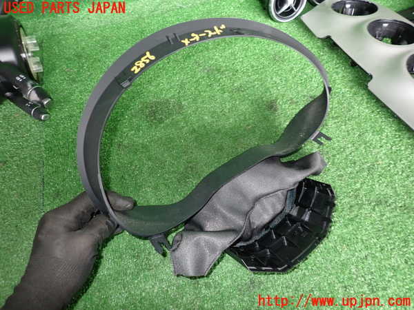 2UPJ-28567510]ベンツ GLA250 4MATIC(156946)メーターフード 中古_m0002.jpg