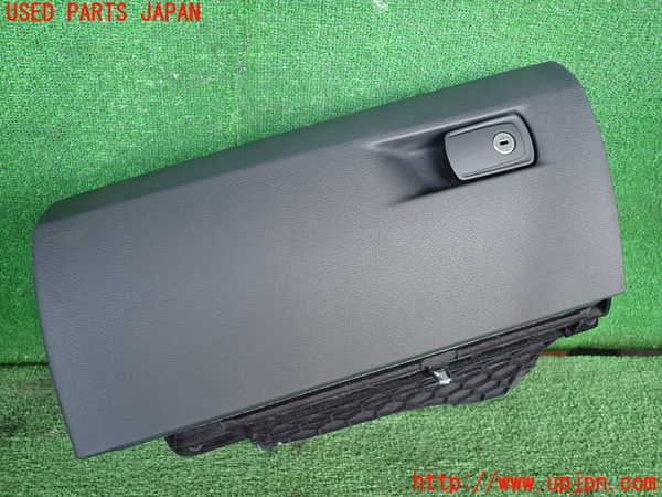 2UPJ-28587516]BMW アクティブハイブリッド3(AH3)(3F30)(F30)グローブボックス1 中古_m0001.jpg
