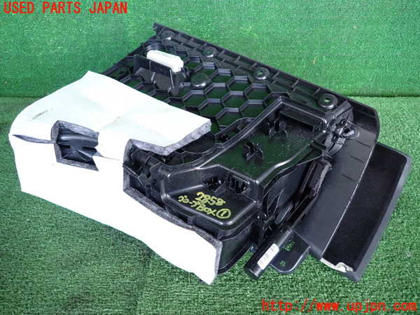 2UPJ-28587516]BMW アクティブハイブリッド3(AH3)(3F30)(F30)グローブボックス1 中古_m0003.jpg