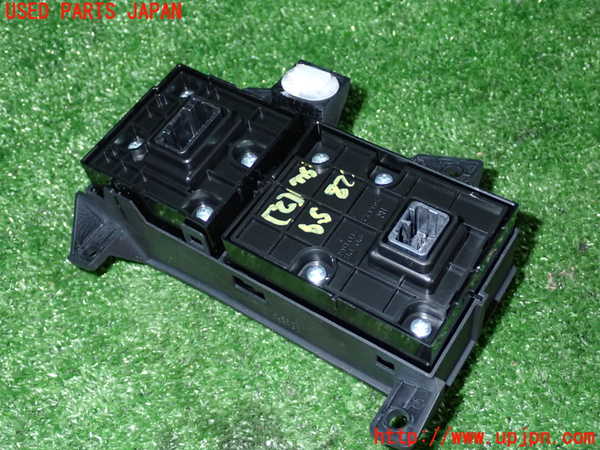 5UPJ-28596307]レクサス・NX300h(AYZ10)スイッチ2 (VSC OFF、EVモード、走行モード切替、HOLD、電動パーキングブレーキ他) 中古_m0002.jpg