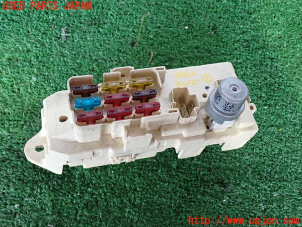 2UPJ-28606741]ハイラックスサーフ N130系 4ドア(VZN130G)ヒューズボックス1 中古_m0001.jpg