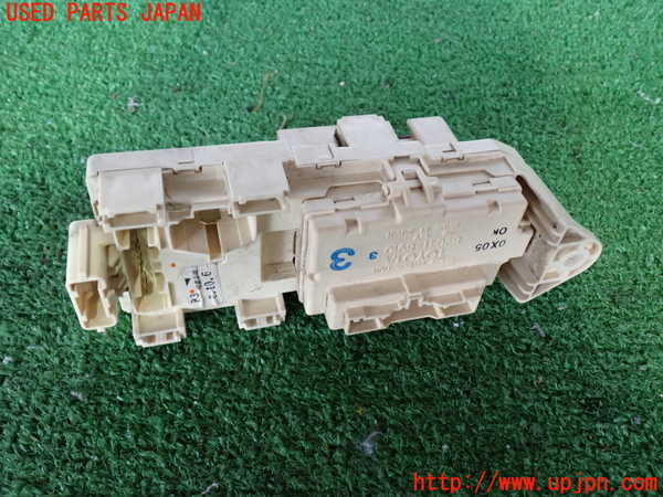 2UPJ-28606741]ハイラックスサーフ N130系 4ドア(VZN130G)ヒューズボックス1 中古_m0002.jpg