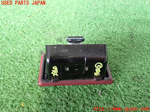 5UPJ-28607822]ハイラックスサーフ N130系 4ドア(VZN130G)灰皿2 中古_m0003.jpg